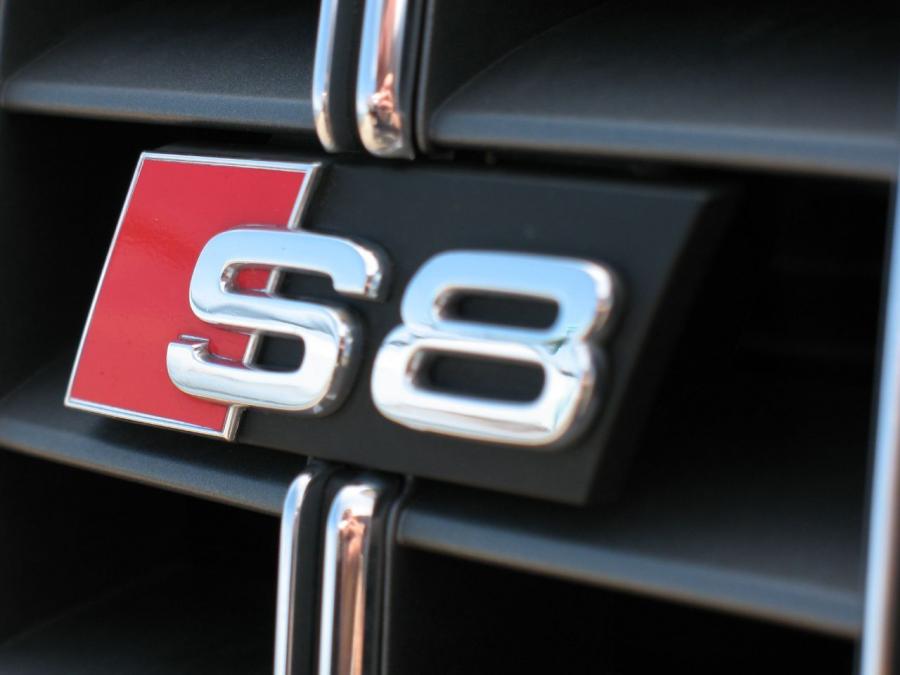 Логотип Audi S8 (D3) 2008 года  (NA) (фото 60 из 62)